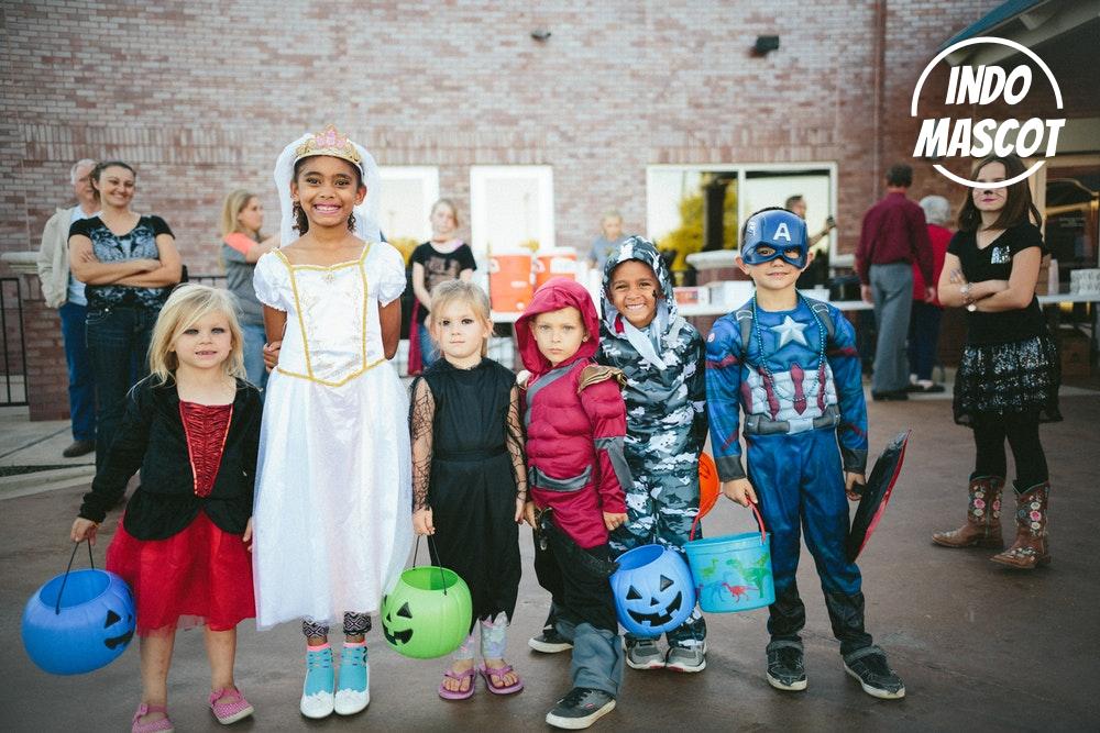 Apa itu Halloween? Bagaimana Sejarahnya? 1 anak-anak mengenakan kostum hallowen