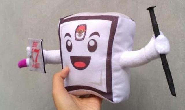 boneka maskot sang sura